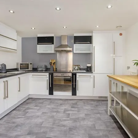 Dixon's Yard, Luxurious Centre