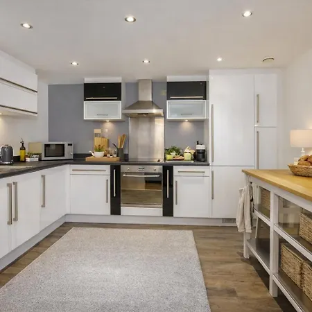 Dixon's Yard, Centre - Free Parking *