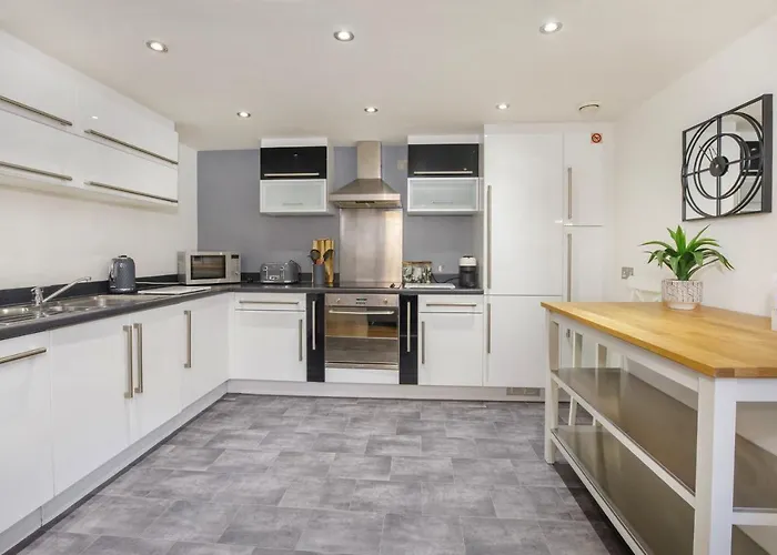 Dixon's Yard, Centre - Free Parking