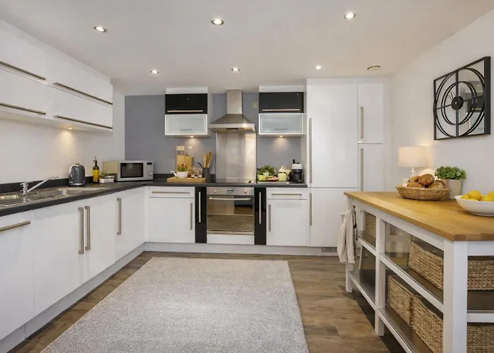 Dixon's Yard, Centre - Free Parking *