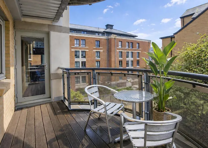 Dixon's Yard, Centre - Free Parking *